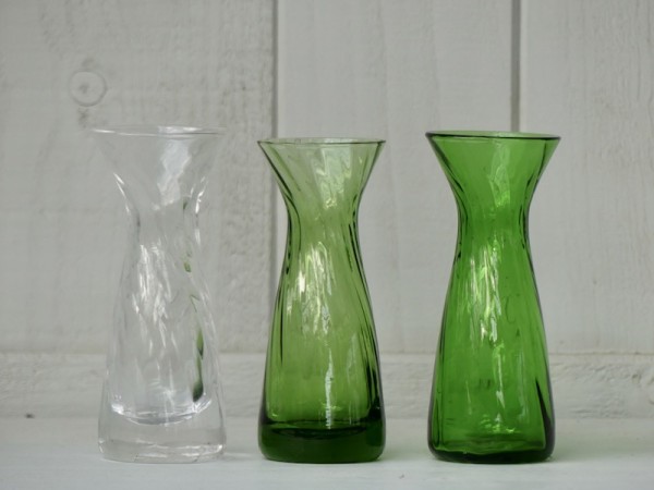 Krokusgläser, 3 kleine grüne Vasen
